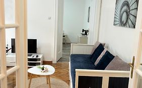 Center Retro Apartment